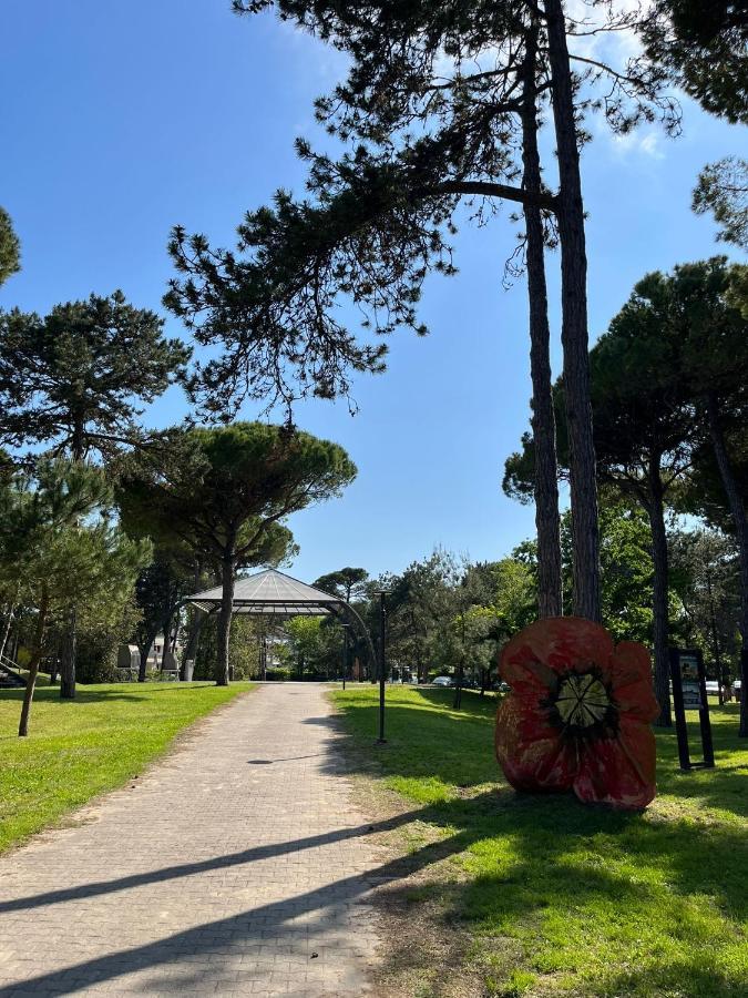Villa Vittoria Lignano Sabbiadoro Bagian luar foto